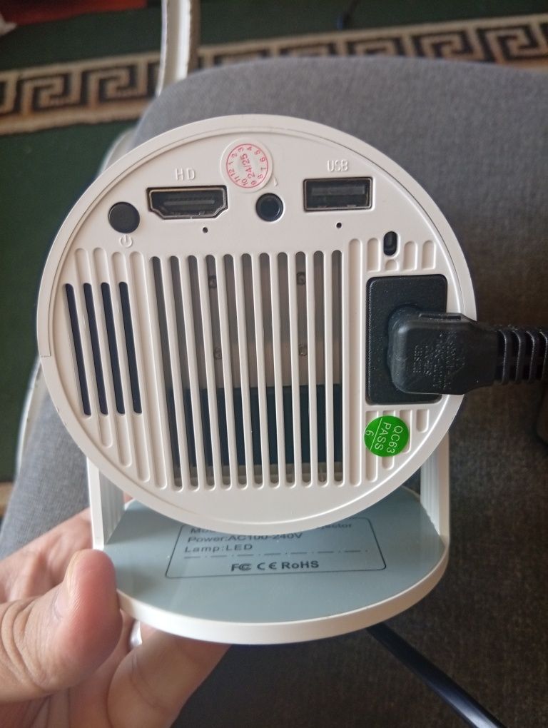LCD Pjektori Sotiladi