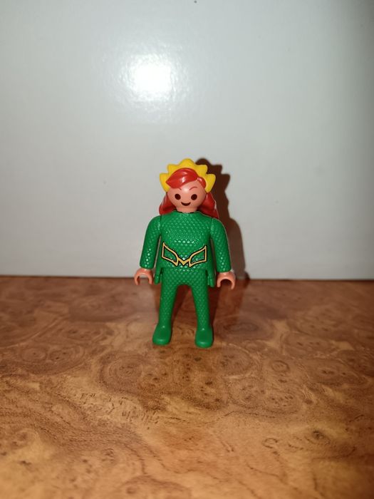Kinder Surprise DC Playmobil фигурка Mera