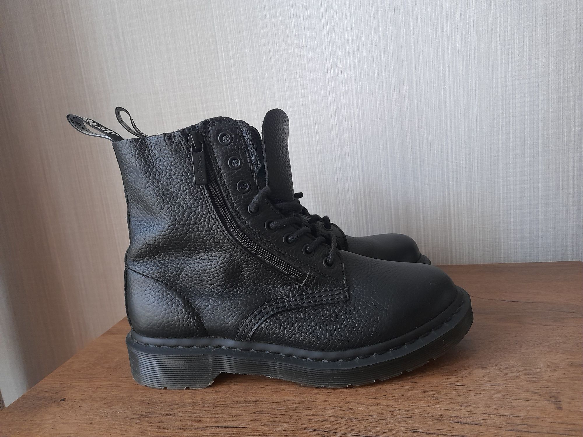 Dr. martens дамски обувки 38 номер.