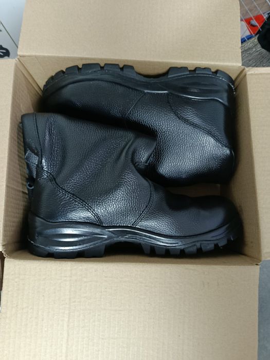 Продам спец обувь