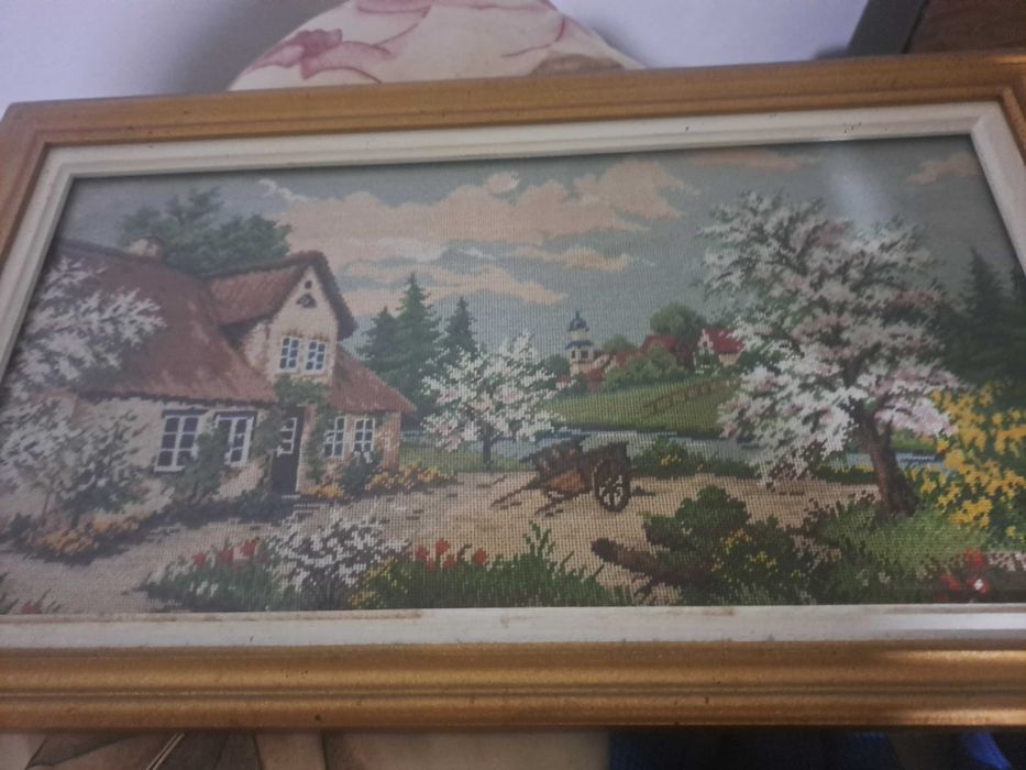 Vând goblenuri  cusute,înrămate