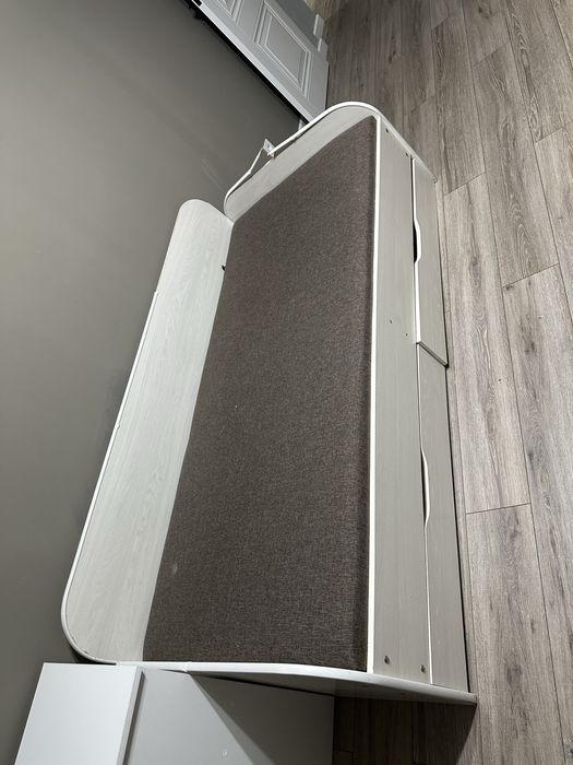 2 кровати + стол кухонный + стол рабочий