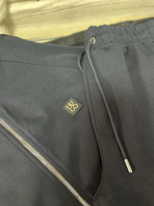 Нов комплект на Hugo Boss размер S