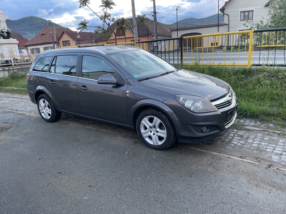 Vând opel Astra H dizel 17