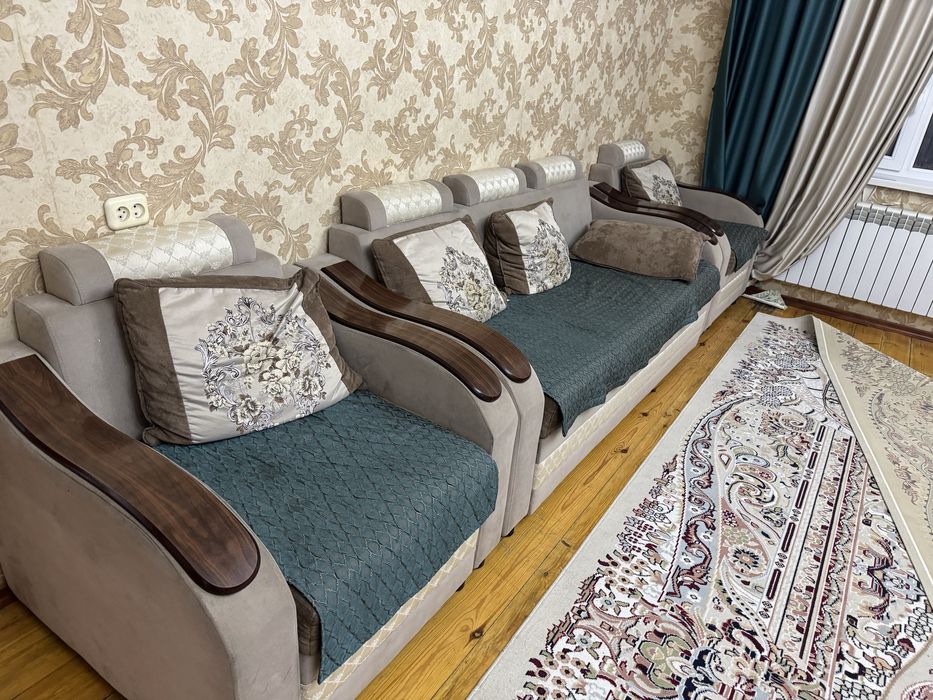 Диван в хорошем состоянии.