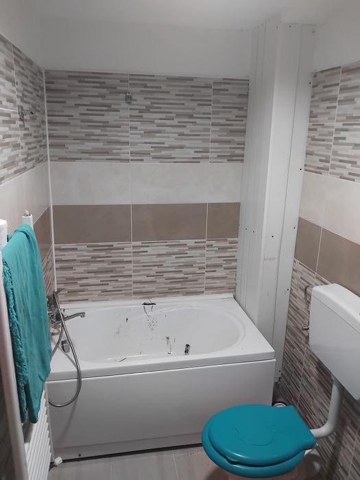 Vând apartament în Petroșani