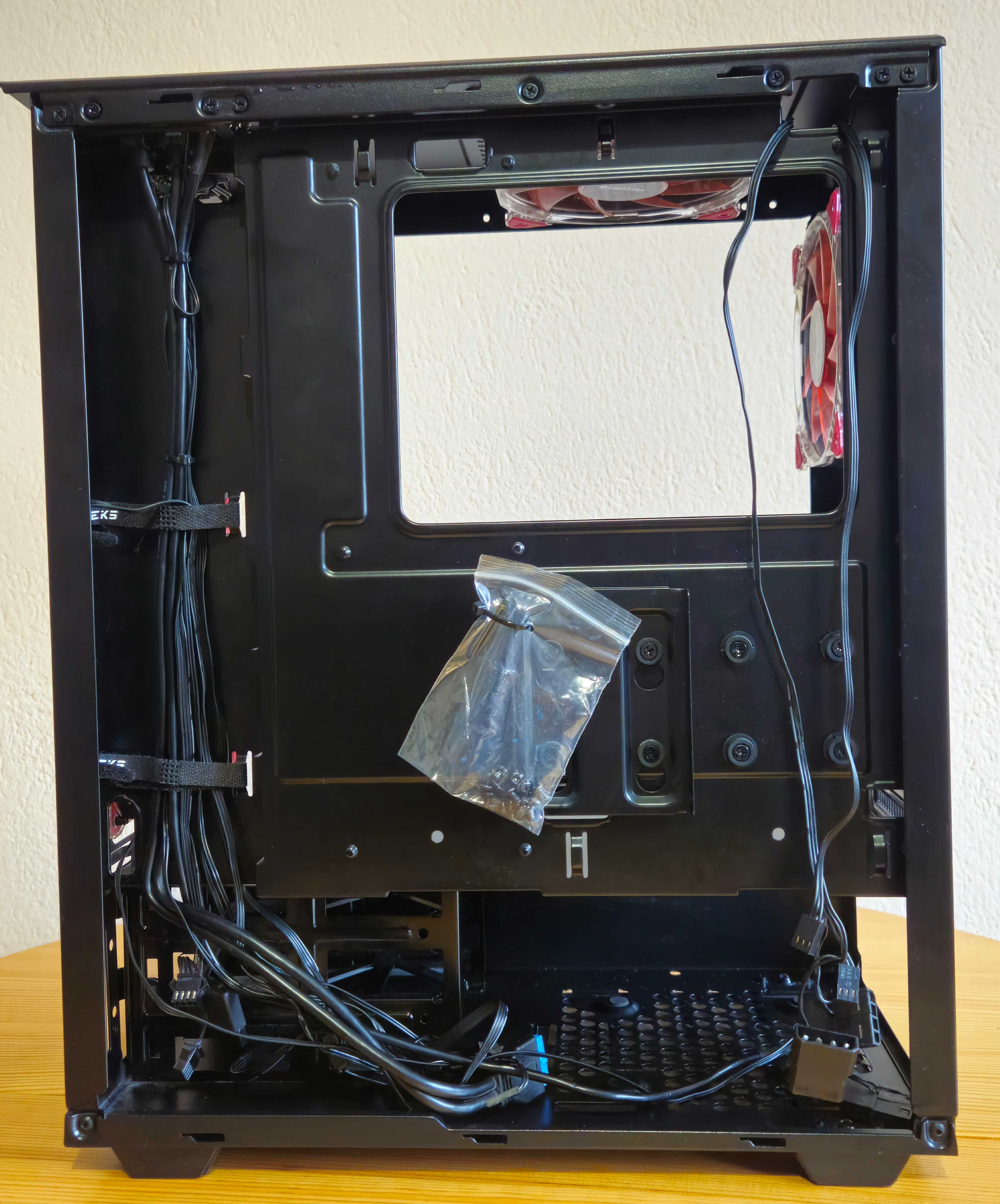 Компютърна кутия Phanteks P300 с 4 броя вентилатори Segotep Polar Wind
