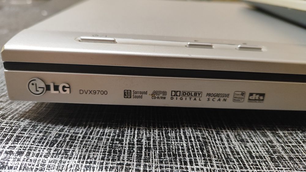 DVD Player LG DVX9700 с оригинално дистанционно