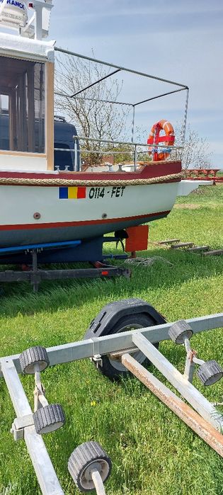Vând salupa diesel 45cp cu peridoc