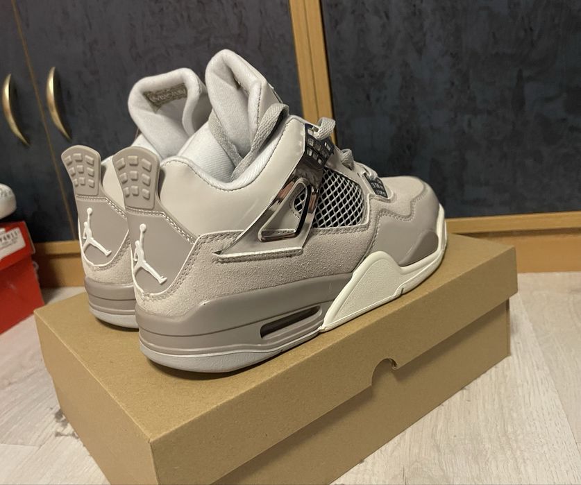 Jordan 4 Retro Frozen Moments