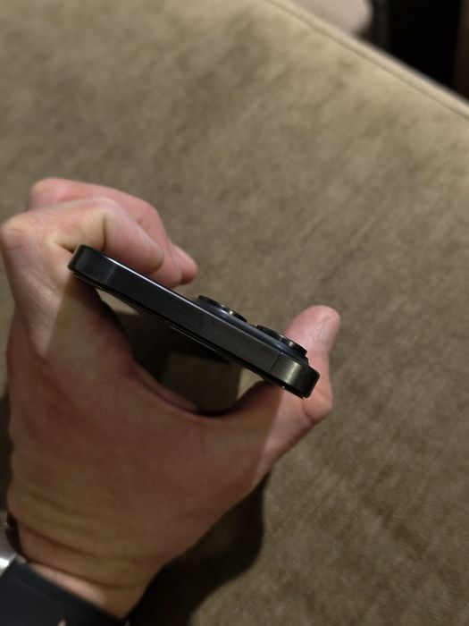 Продавам apple iphone 15 pro max 256gb