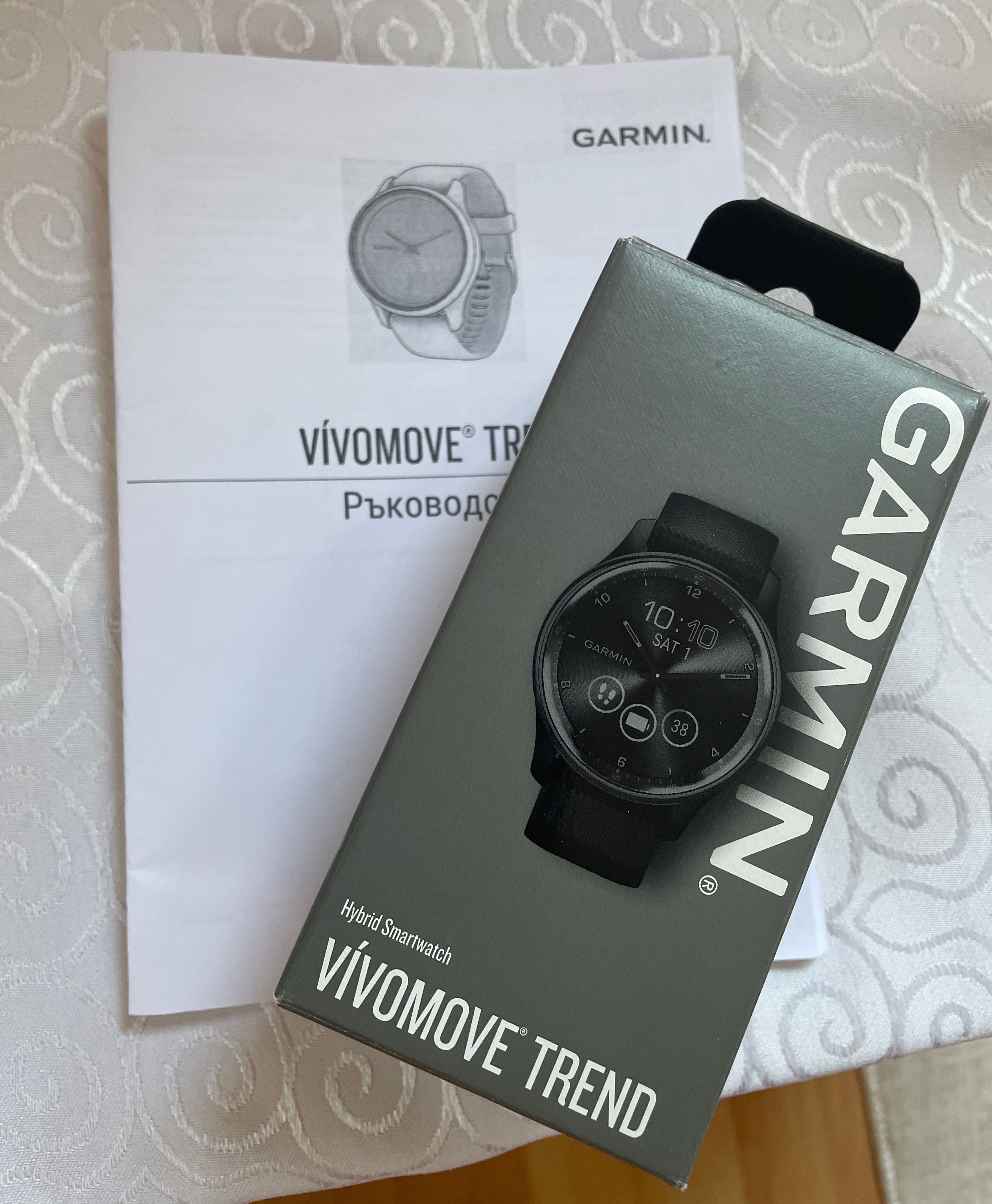 Часовник Garmin Vivomove Trend
