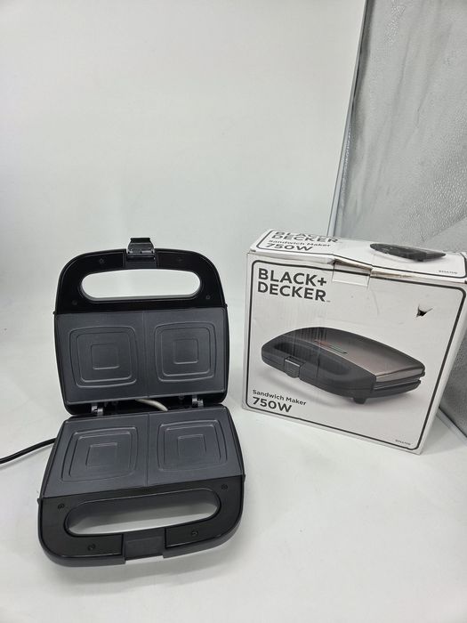 Сандвич тостер Black+Decker с мощност 750W.