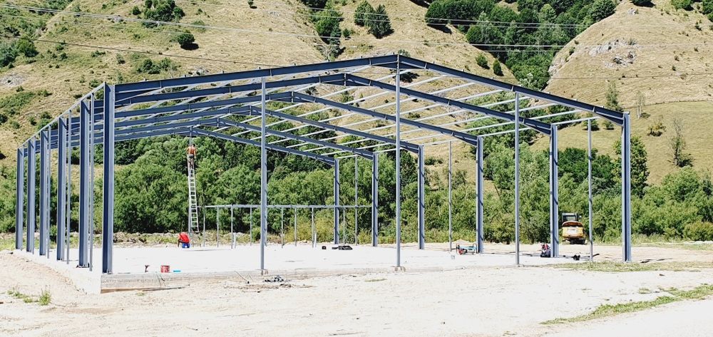 Vand hala metalica 8x11x4 cu panouri sandwich