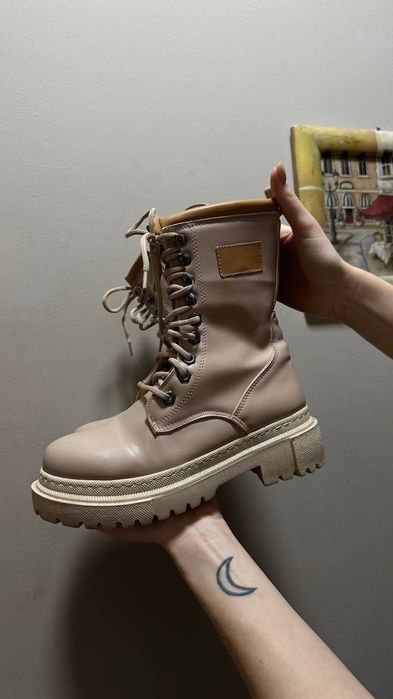 Дамски ботуши бежов