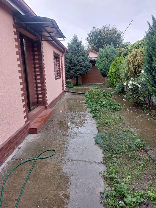 Inciriez casa la curte condiții ca la bloc.,mai multe detalii la tel..