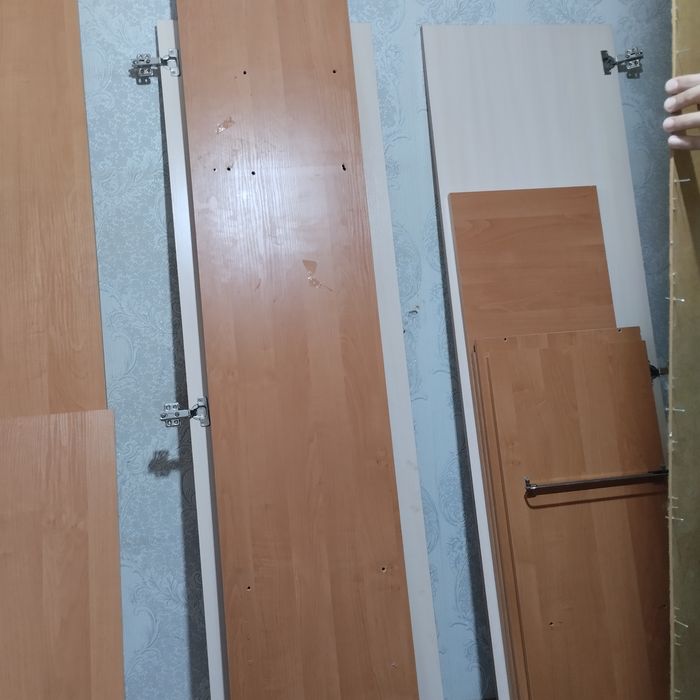 Полки от шкафа,ламинат