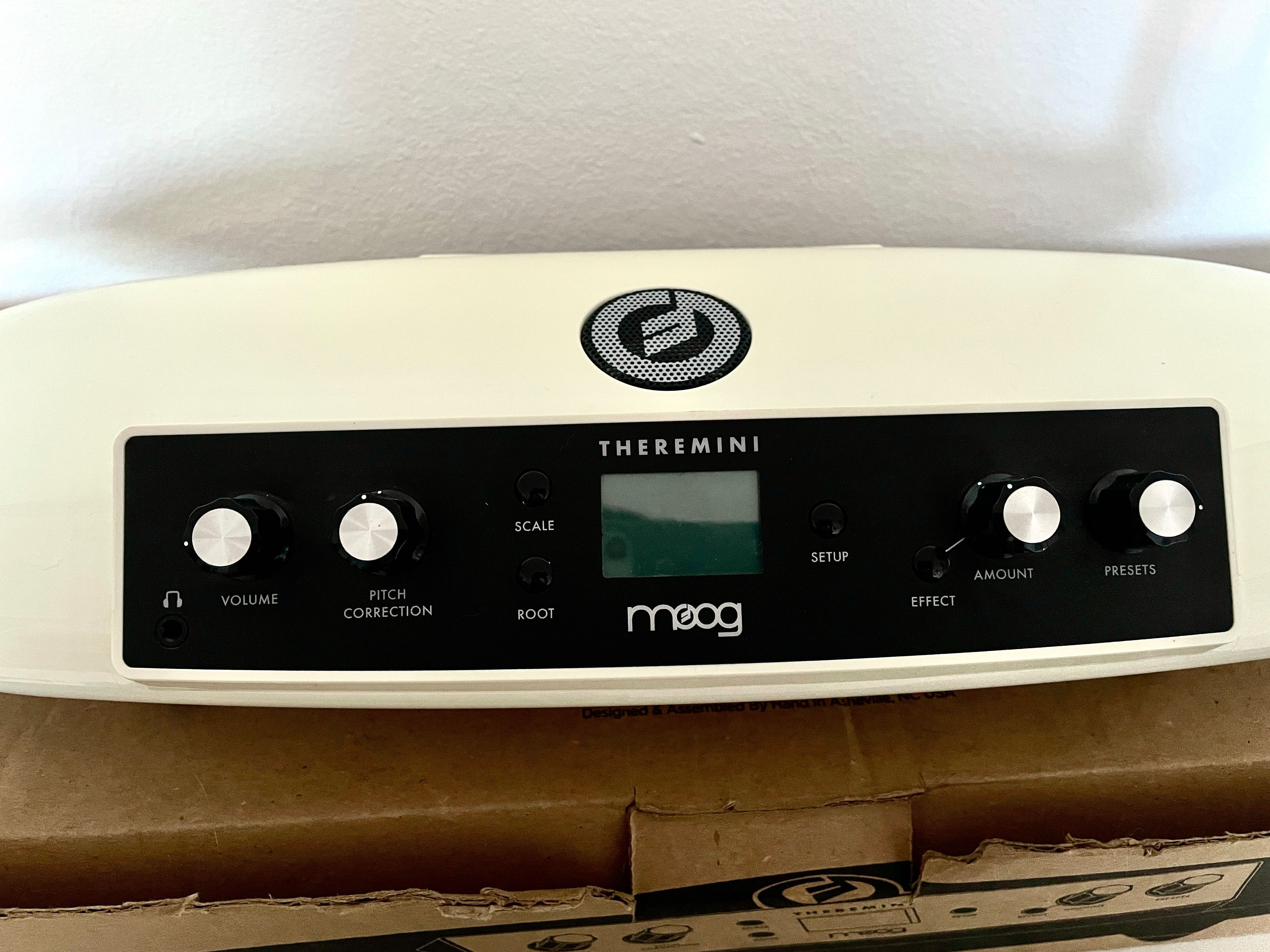 Sintetizator Moog Theremini