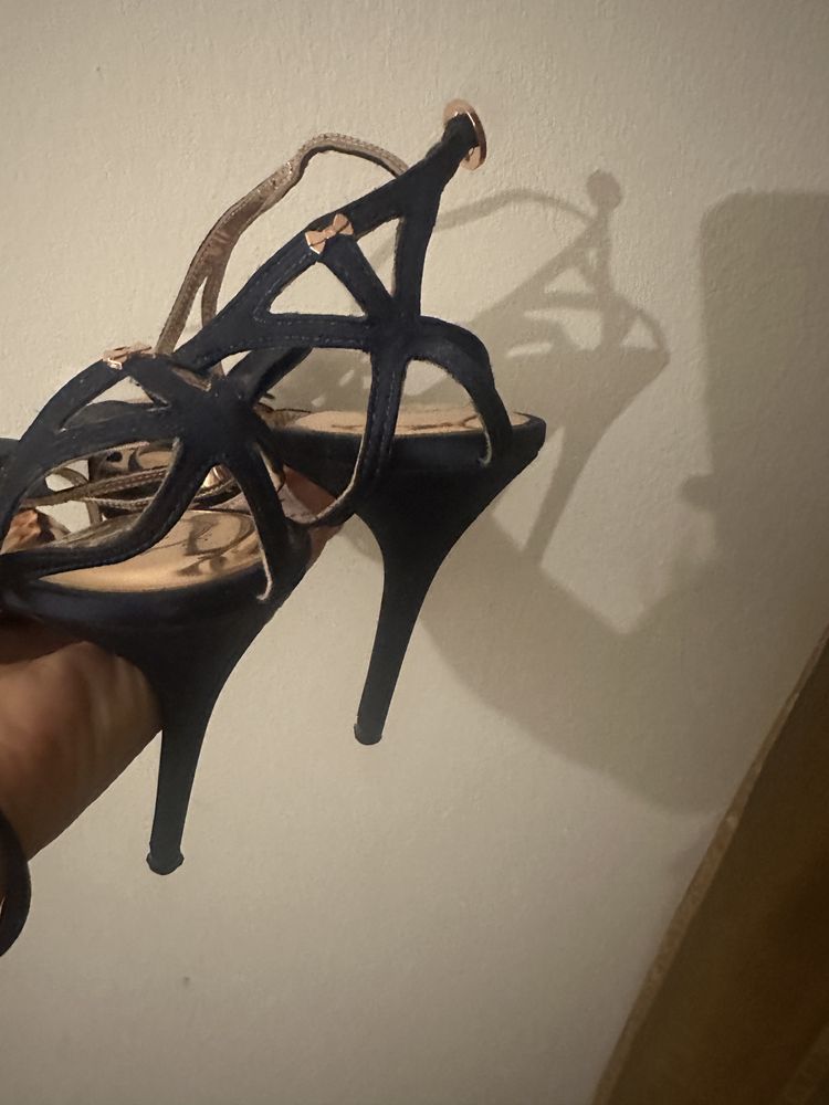 Ted Baker 39-40 номер сандал в тъмно синьо