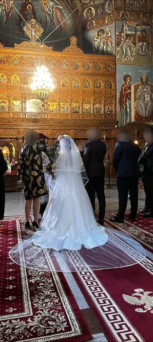 Voal Pronovias conform imagini.