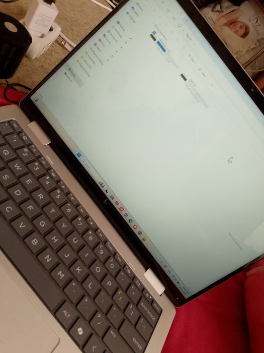 HP Envy X360 kompyuteri. 2 tasi birda. Planshet va kompyuter kabi