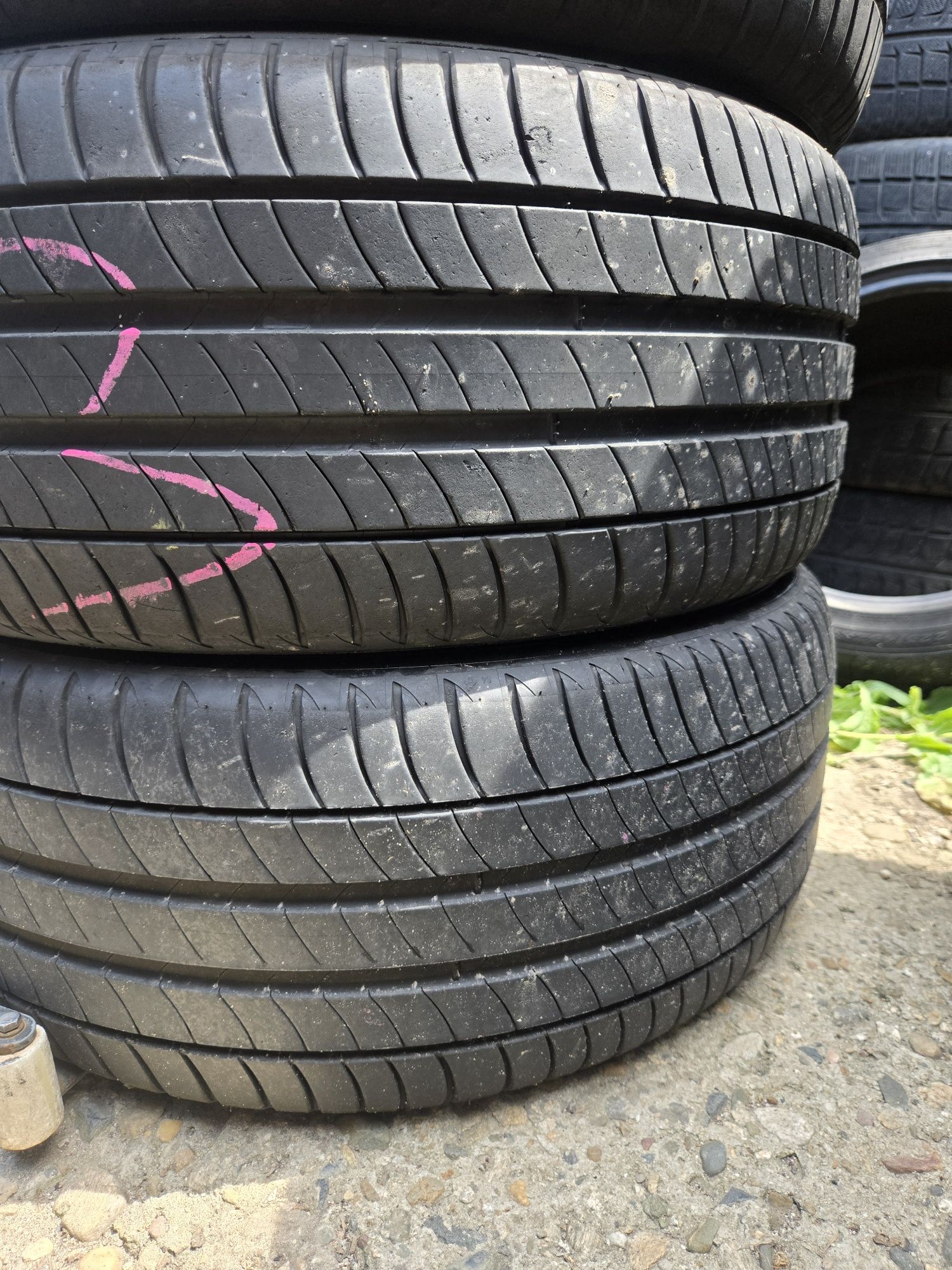 4бр. 235 45 17 Michelin летни.