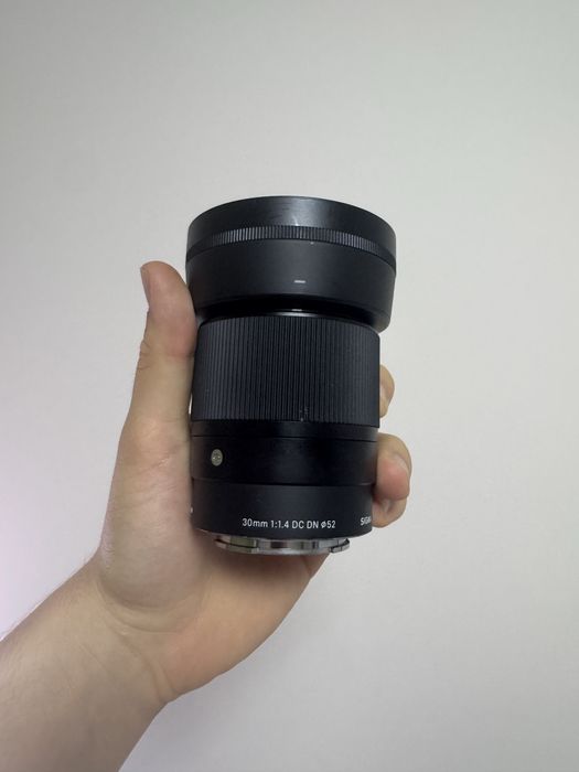 Camera sony zve10 + obiectiv sigma 30mm f1.8 +2 baterii