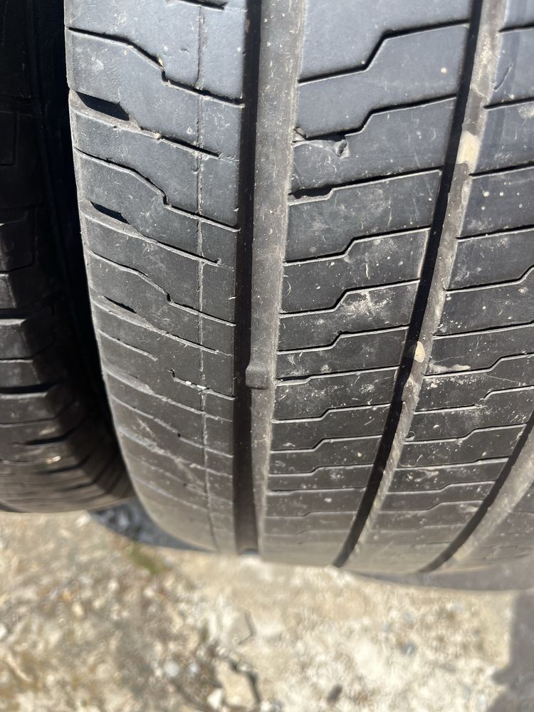 2 бр. летни гуми за бус 235/65/16C Continental DOT 4920/2119 6-6,5 mm