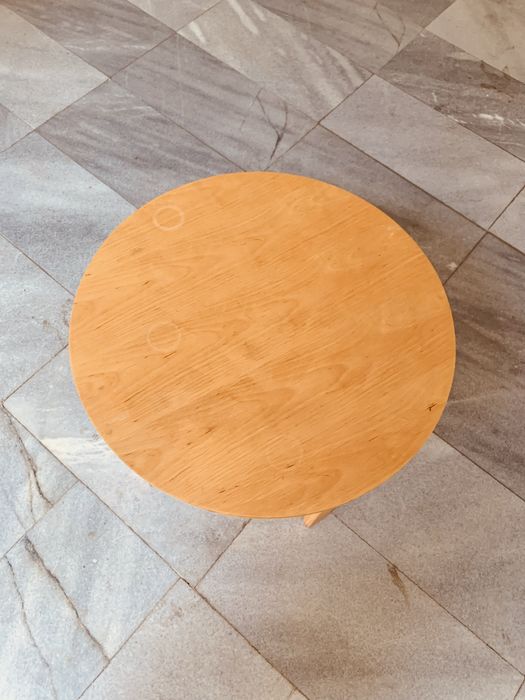 Скандинавска холна/кафе маса – огънати крака, дърво + метал