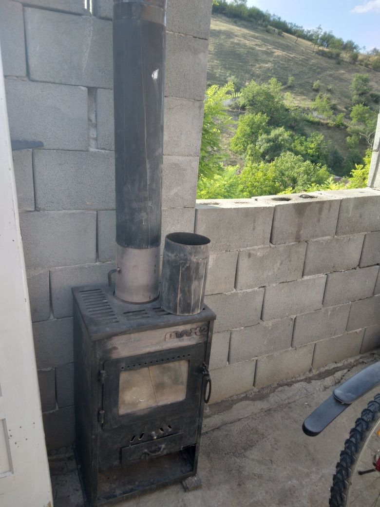Vând 2 sobe un șemineu și o soba cizmă preț amândouă 650lei
