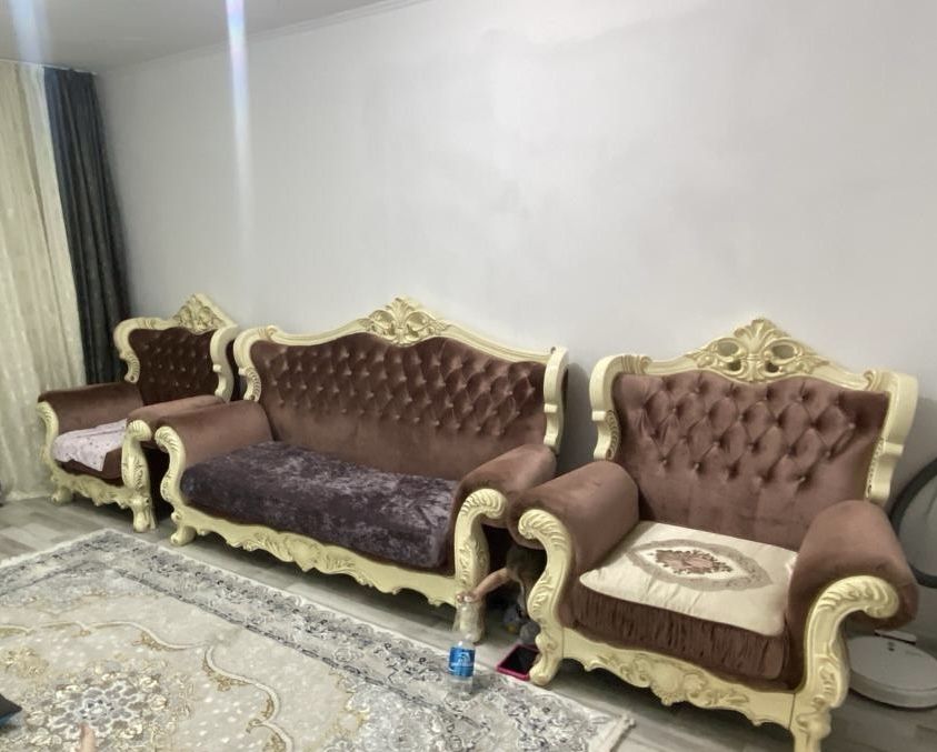 Продам диван с креслами