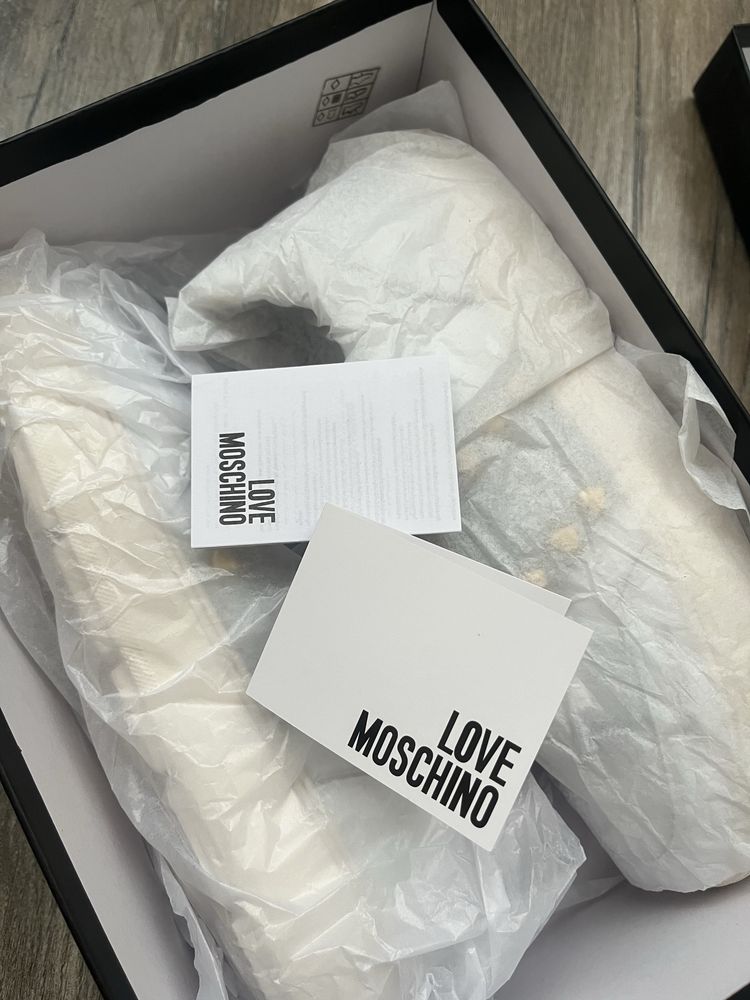 Уникални Love Moshino