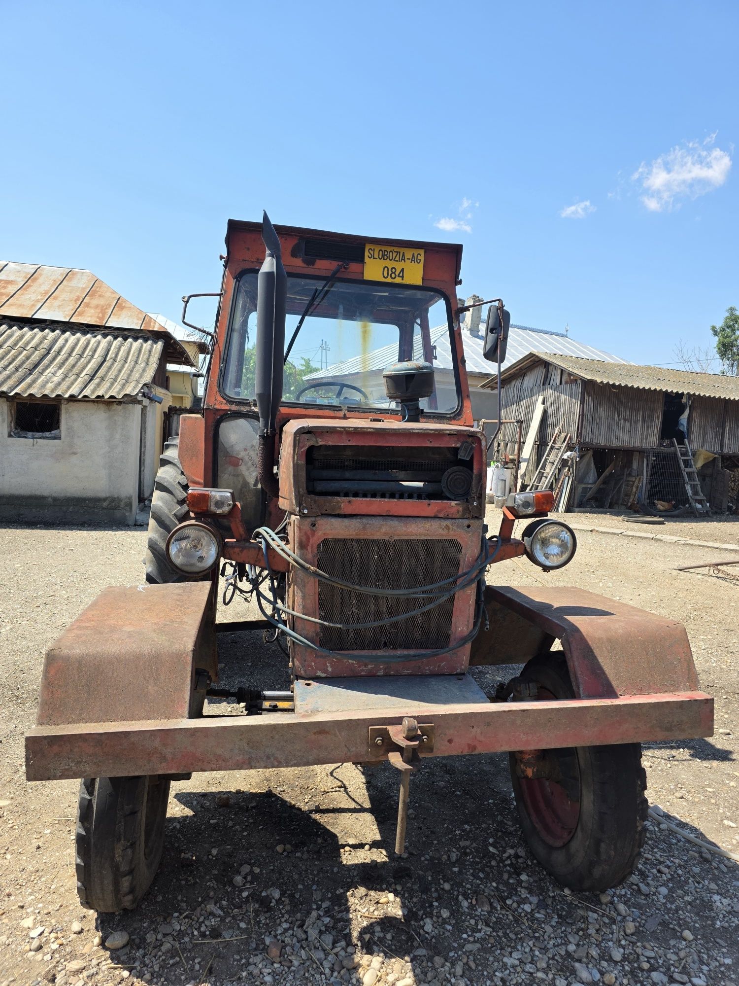 Vând tractor U650, plug disc și cultivator