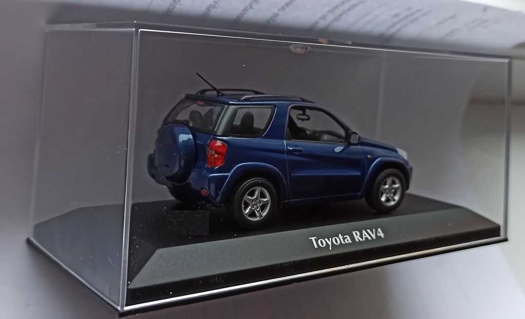 Macheta Toyota RAV4 MK2 2000 (XA20) albastru - Minichamps 1/43