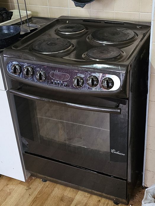 Продам электроплиту Кaiser