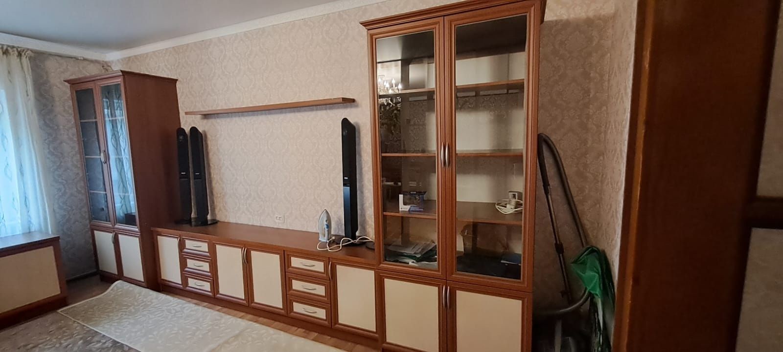 Продаётся стенка в зал