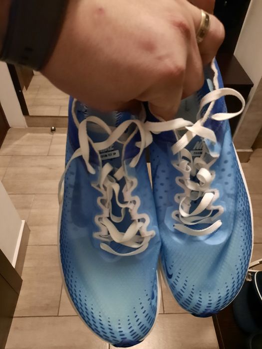 Adidasi nike ca noi