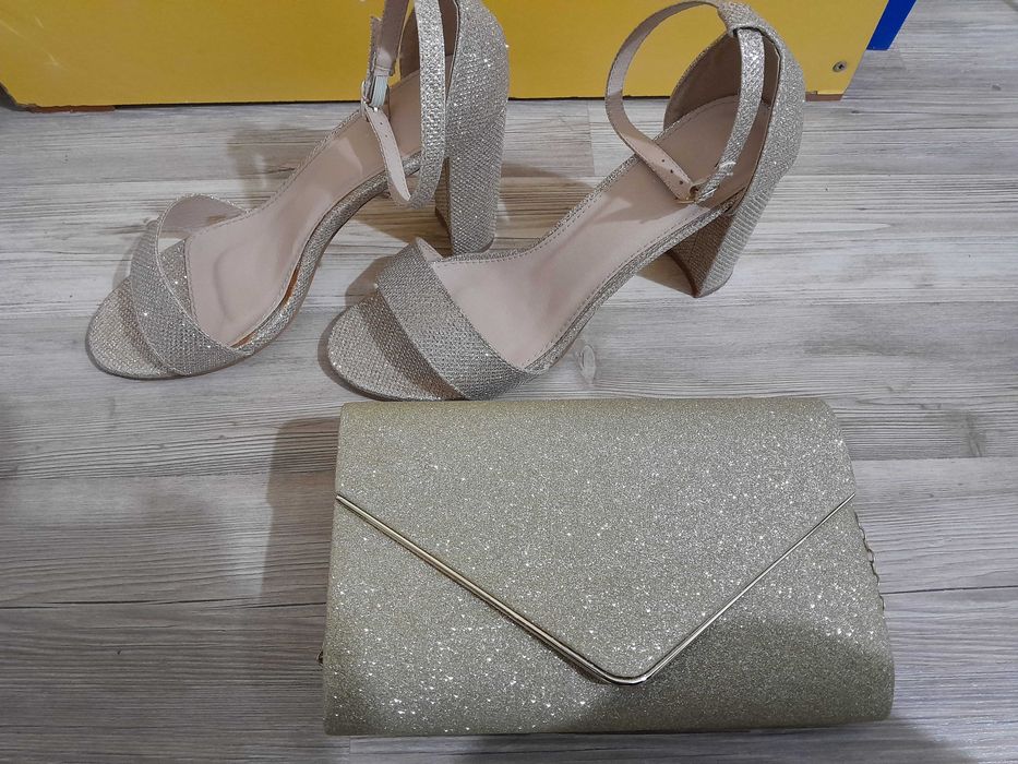 Продавам сандали + чанта