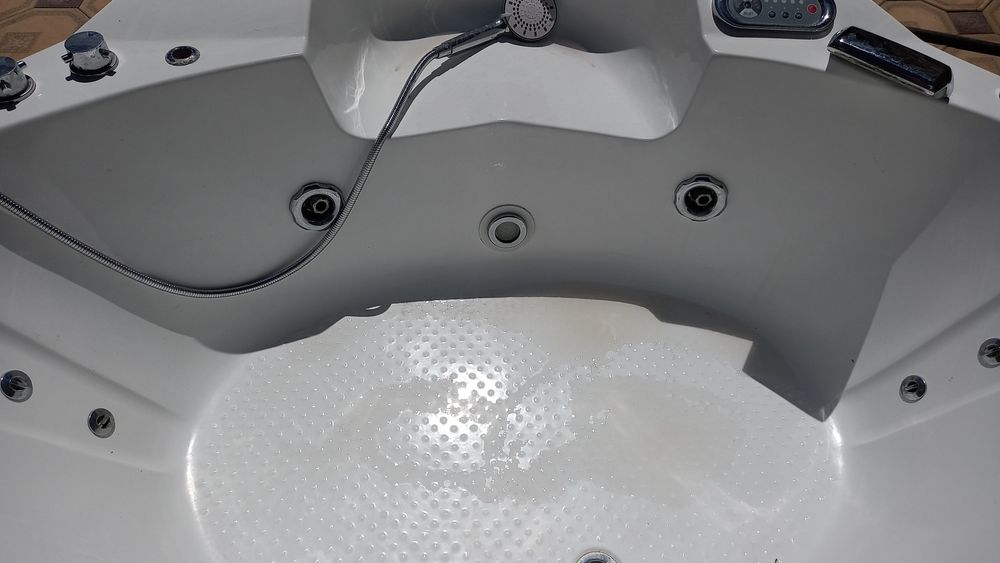 Продам джакузи 90000