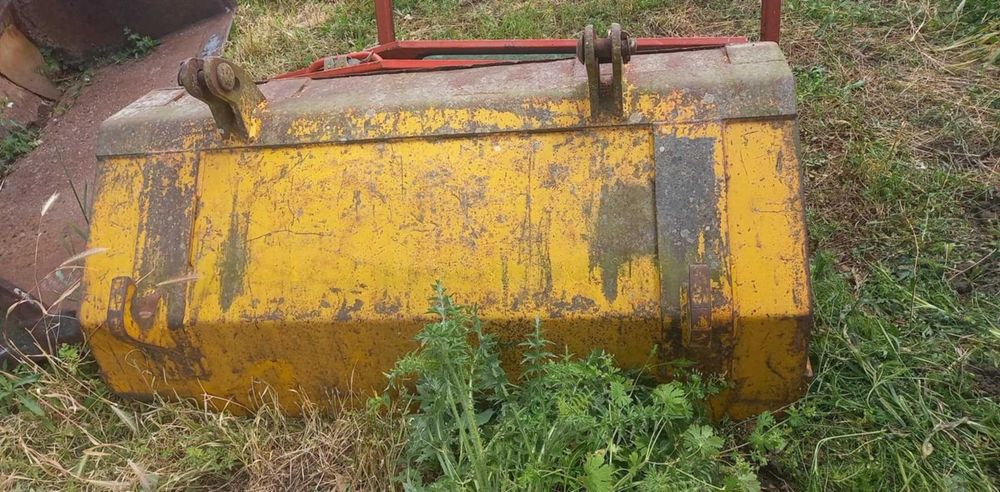 Brat cu cupa, tractor Internațional