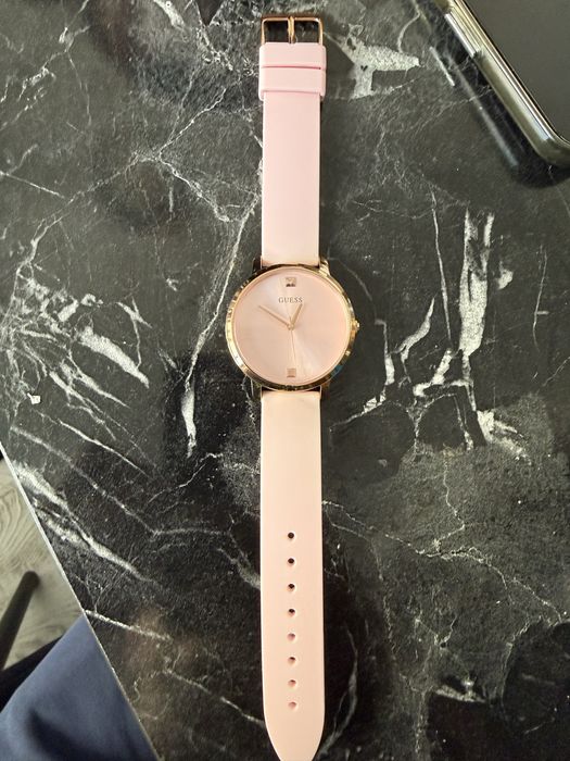 Ceas Guess aproape nou