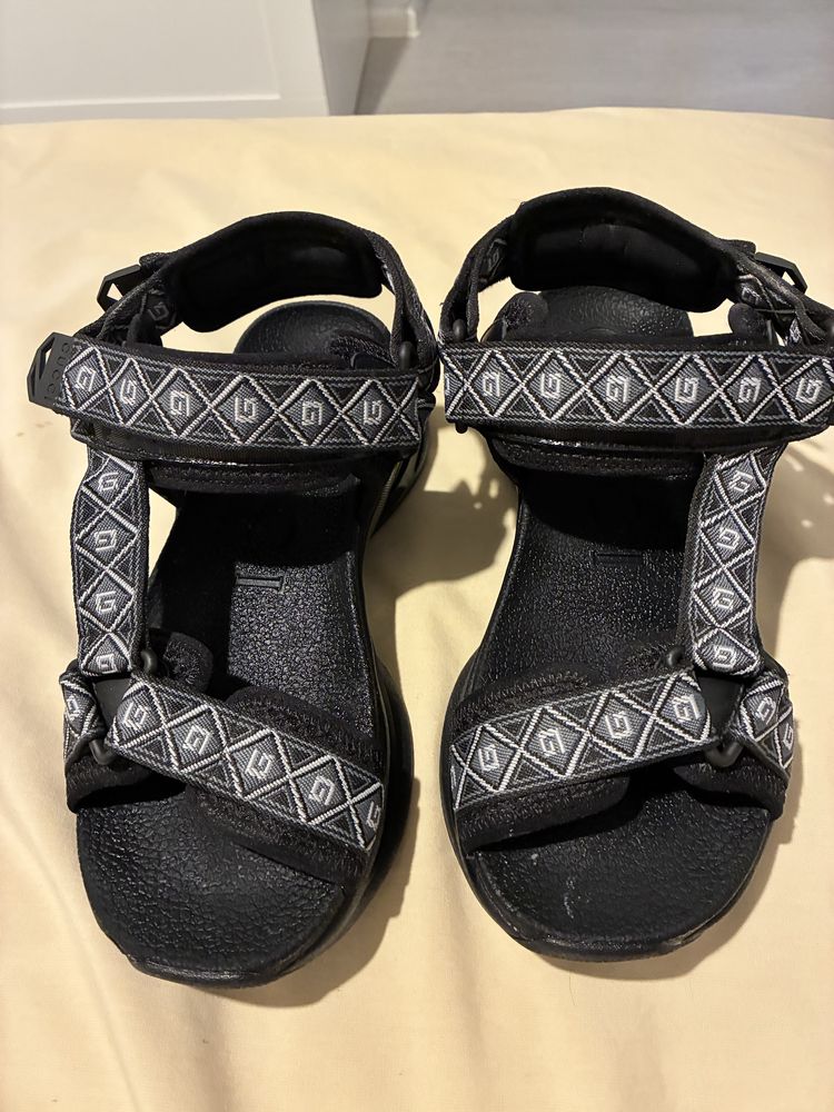 Sandale Gucci vin unui nr 39