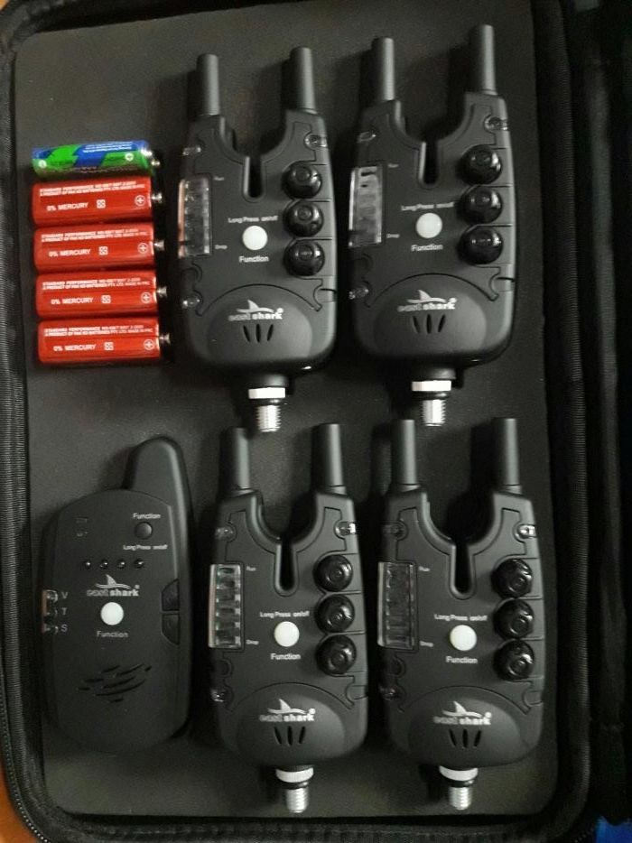 Vând Set senzori 4 + 1 avertizori cu stație EastShark