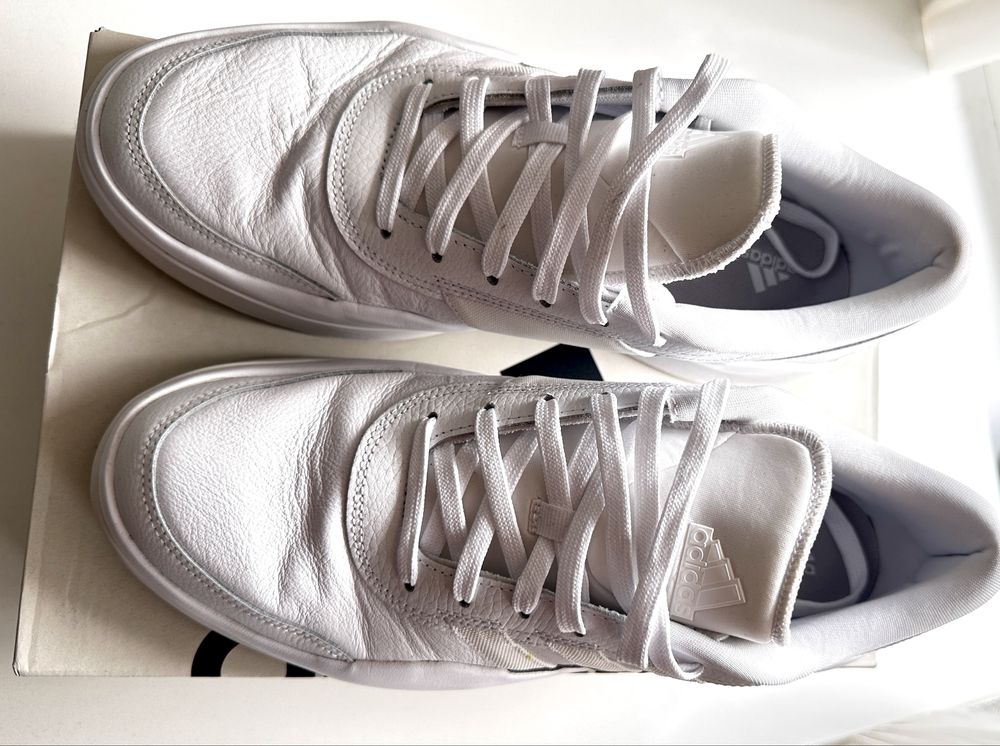 Мъжки бели обувки Adidas