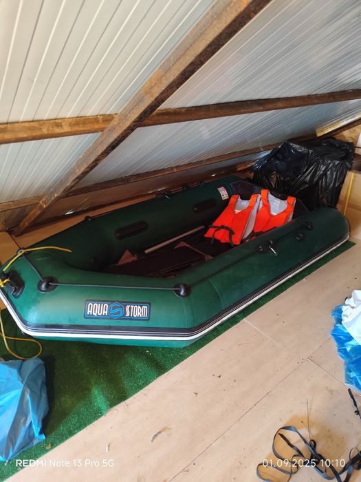 Barca pneumatica si 2 motoare