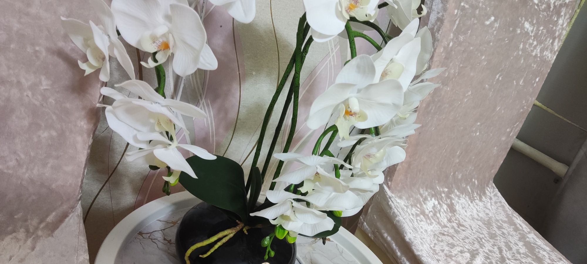 Искусственная орхидея белая реаличтичная