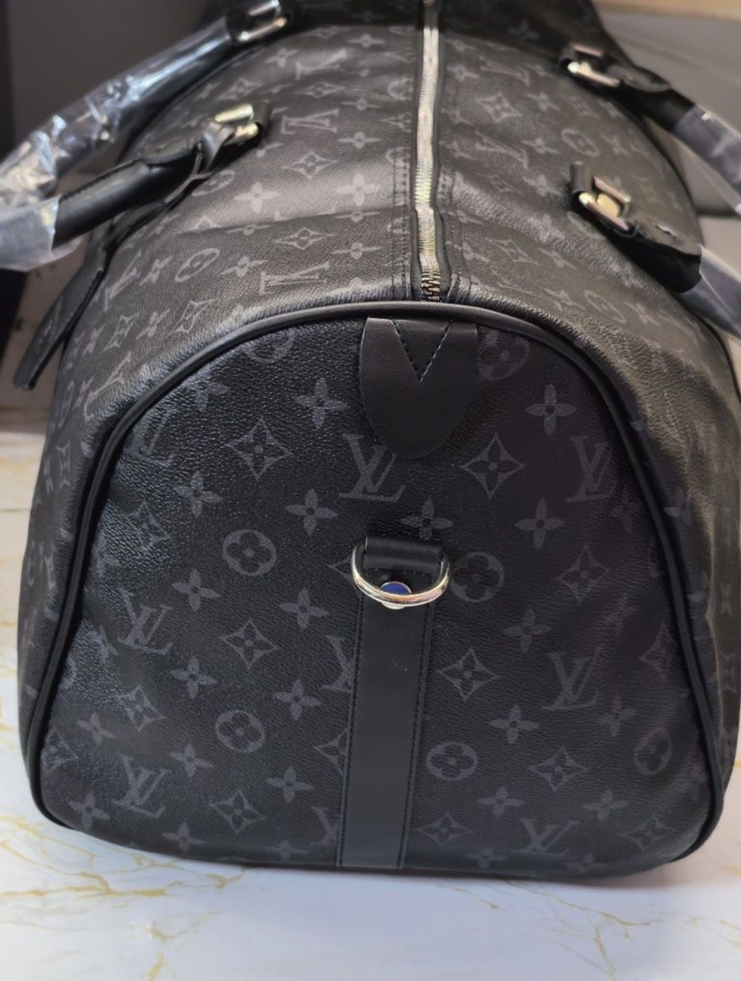 Кожен сак на Louis Vuitton