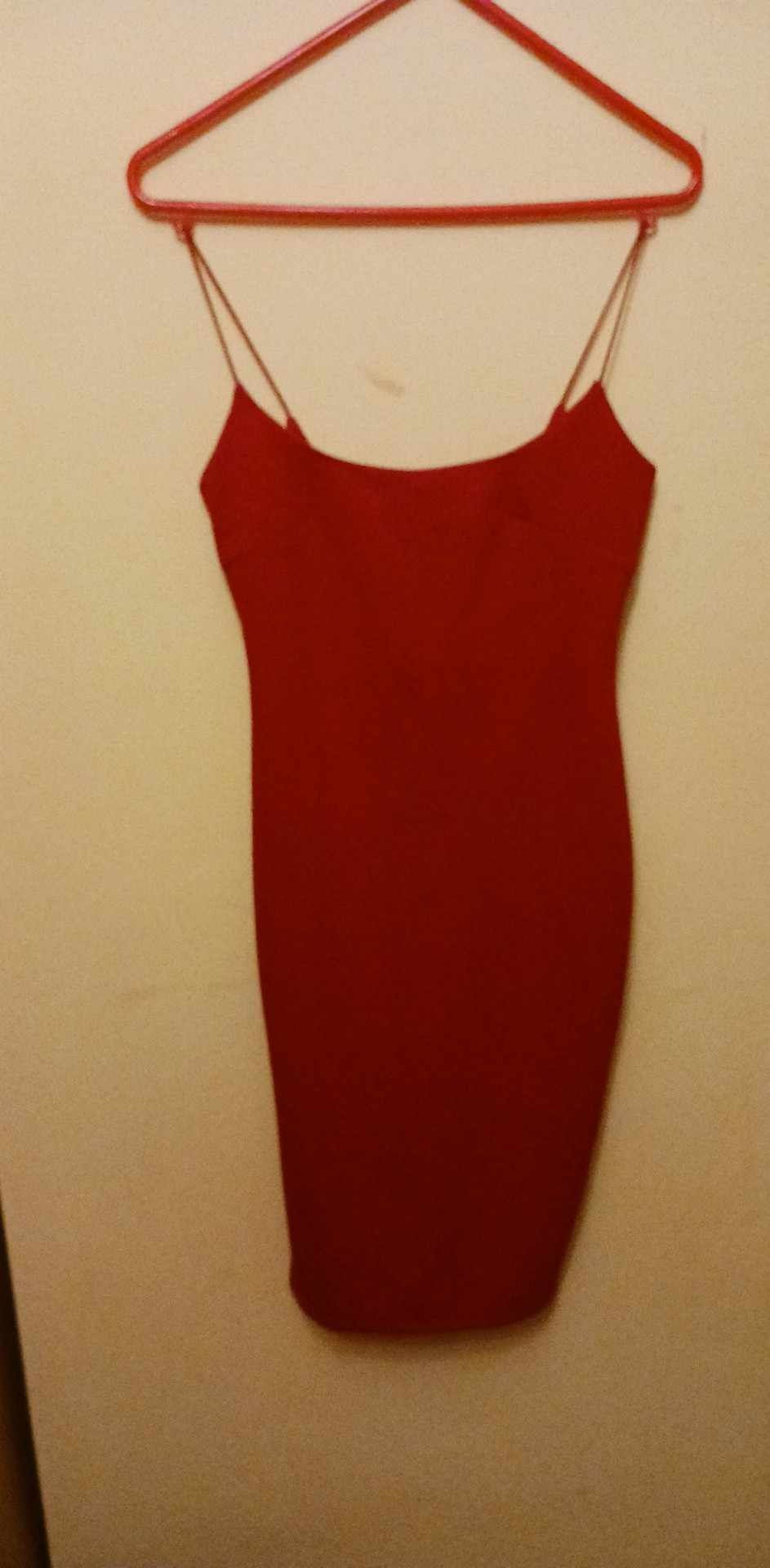 Червена рокля,нова,красив модел