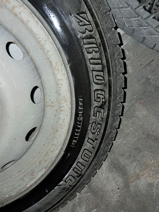 Джанти и гуми Brigestone