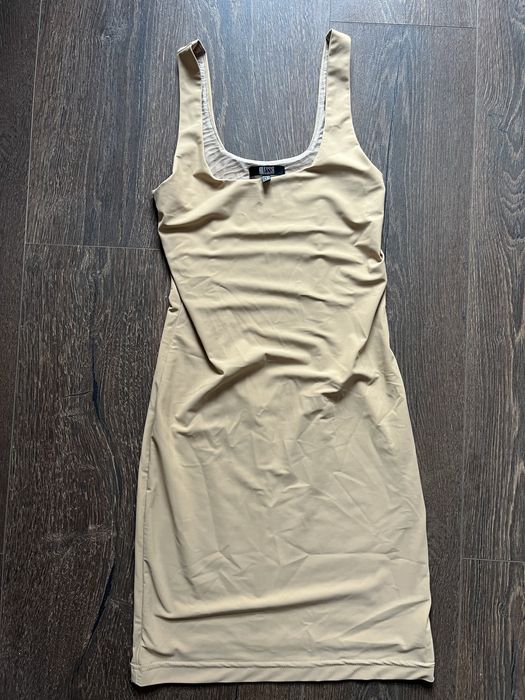 Рокля Alessa телесен цвят